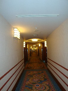 アンバサダーホテル廊下2.jpg